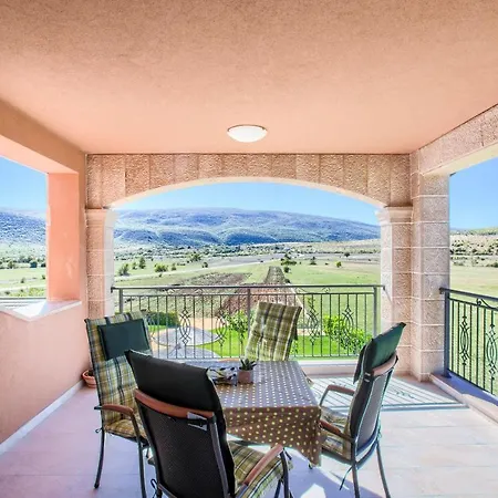 Castle Rose Villa Drniš