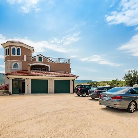 Castle Rose Villa Drniš