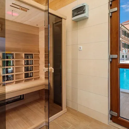 Castle Rose * Drniš